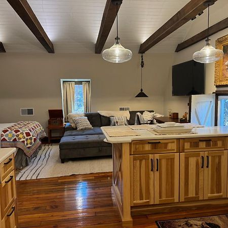 South Broadway Manor B&B - Near Fallingwater, Ohiopyle State Park, Hiking & Biking Trails Gap Scottdale Luaran gambar