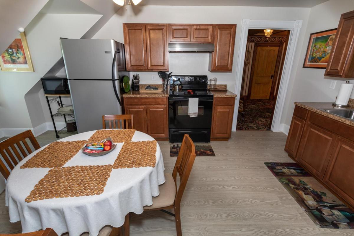 South Broadway Manor B&B - Near Fallingwater, Ohiopyle State Park, Hiking & Biking Trails Gap Scottdale Luaran gambar