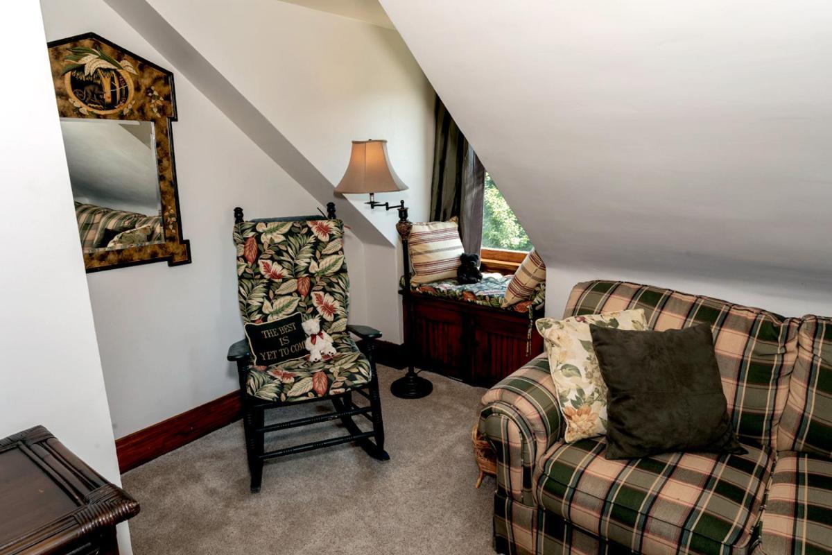 South Broadway Manor B&B - Near Fallingwater, Ohiopyle State Park, Hiking & Biking Trails Gap Scottdale Luaran gambar