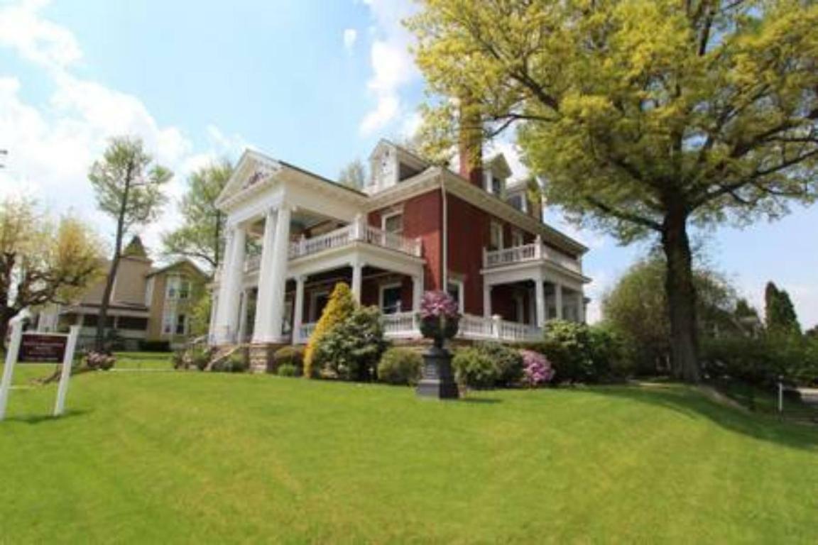 South Broadway Manor B&B - Near Fallingwater, Ohiopyle State Park, Hiking & Biking Trails Gap Scottdale Luaran gambar